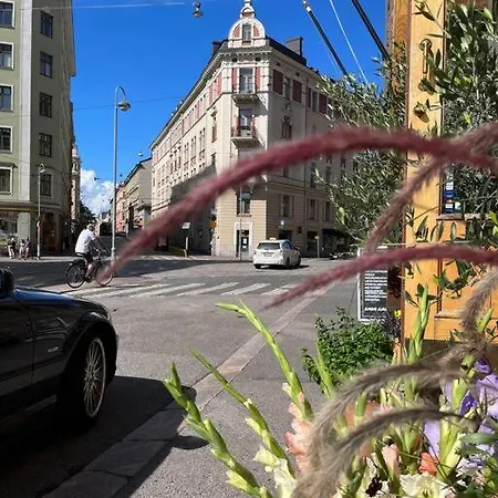 Art Deco Flat In Punavuori, High Ceilings & Lift Apartment
