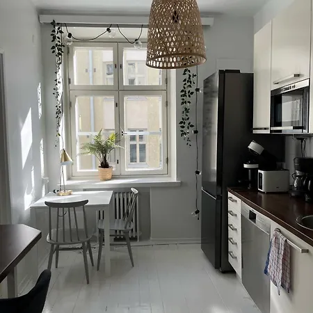 Art Deco Flat In Punavuori, High Ceilings & Lift Helsinki