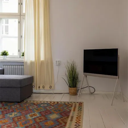 Art Deco Flat In Punavuori, High Ceilings & Lift *