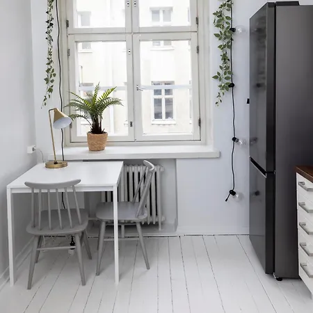 Art Deco Flat In Punavuori, High Ceilings & Lift Apartment