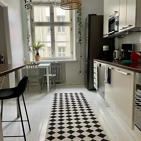Art Deco Flat In Punavuori, High Ceilings & Lift Apartment Helsinki