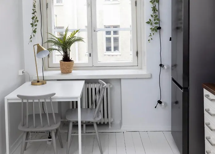 Art Deco Flat In Punavuori, High Ceilings & Lift شقة